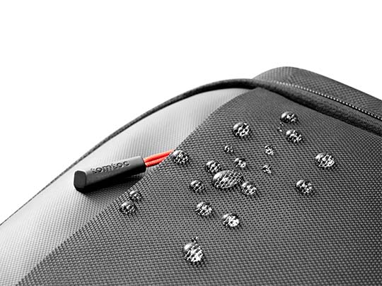 نمای نزدیک از پارچه ضدآب و زیپ مقاوم کیف Tomtoc G43